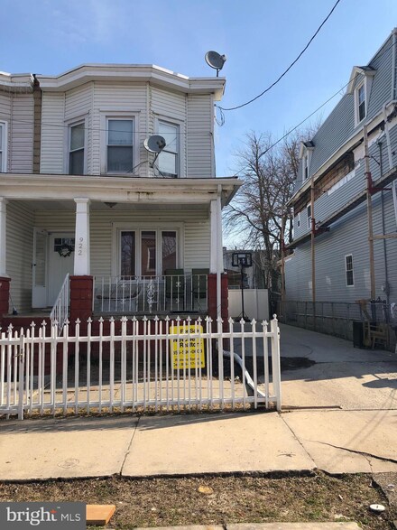 922 N 31st St, Camden, NJ 08105