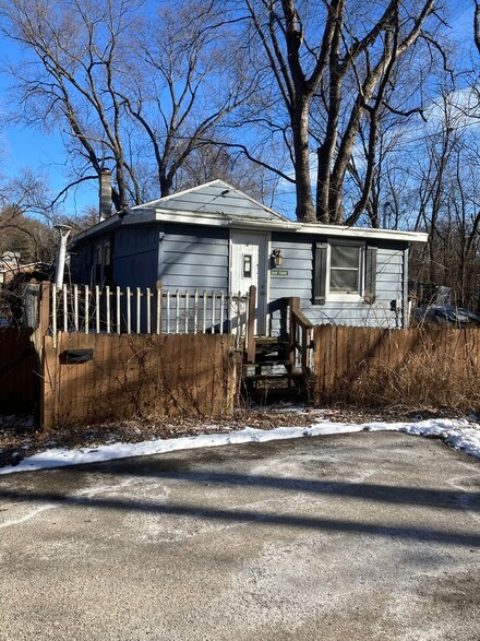 38441 N 7th Ave, Spring Grove, IL 60081