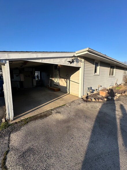 1214 Peacock Ln, Bradley, IL 60915