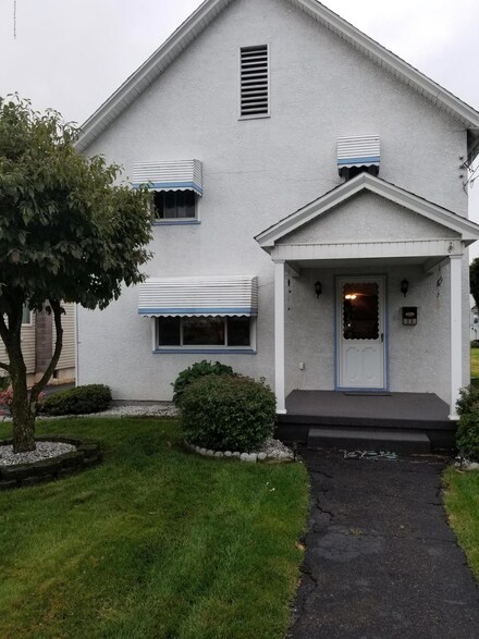 606 Moosic Rd, Old Forge, PA 18518
