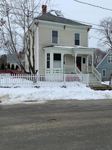 129 Lamb St, Westbrook, ME 04092