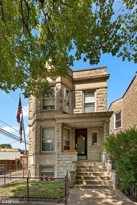 2614 N Monticello Ave, Chicago, IL 60647