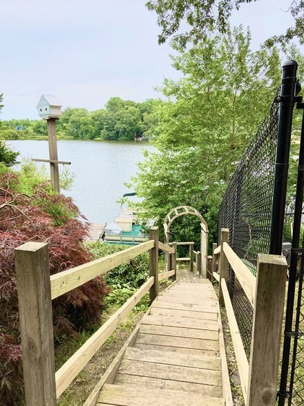 22 Ames Island Rd, Wareham, MA 02571