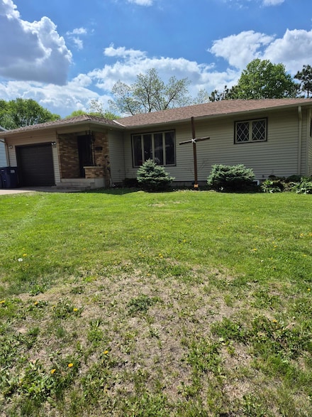 1038 Pleasant Ln, Faribault, MN 55021