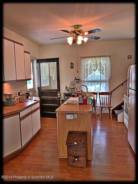 109 State St, Nicholson, PA 18446