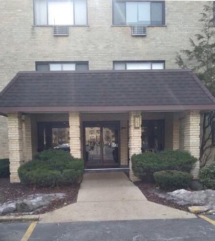 7231 Wolf Rd Unit 106C, Indian Head Park, IL 60525