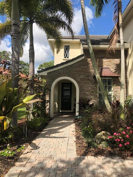 1073 Vintner Blvd, Palm Beach Gardens, FL 33410