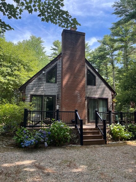 15 Beaver Dam Rd, Carver, MA 02330