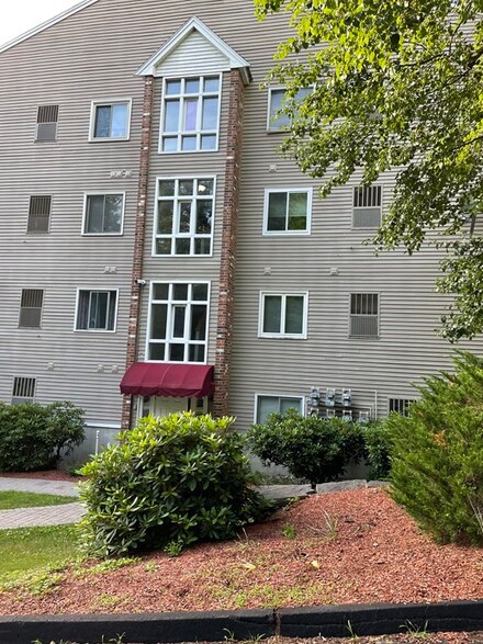 44 Maria Ave Unit 202, Southbridge, MA 01550