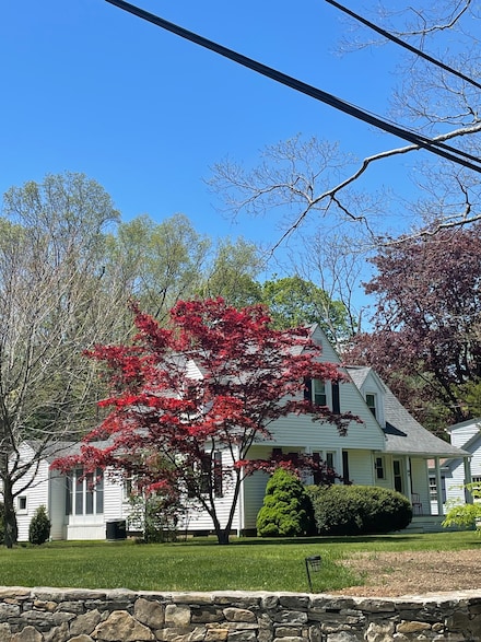 32 E Wharf Rd, Madison, CT 06443