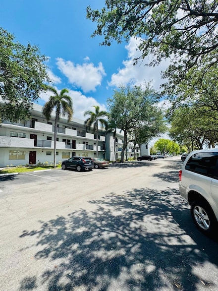 8305 NW 61st St Unit C309, Tamarac, FL 33321