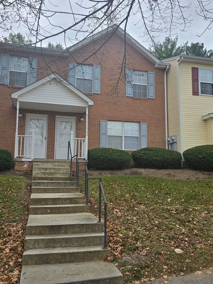 423 Laurence Ln, Blacksburg, VA 24060