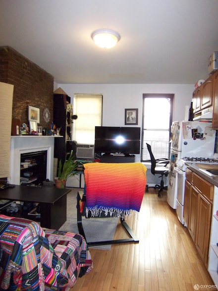 441 W 49th St Unit 7, New York, NY 10019