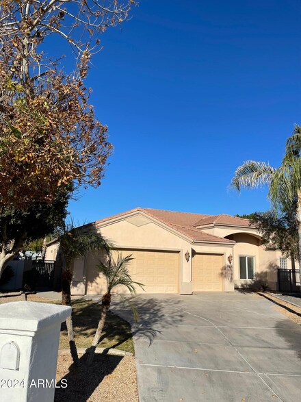 2120 E Catamaran Dr, Gilbert, AZ 85234