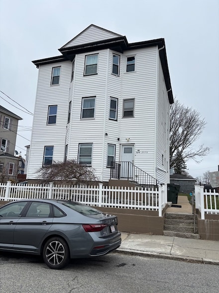 80 Lane St, Fall River, MA 02721