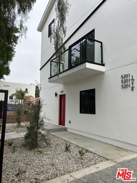 5207 W 21st St, Los Angeles, CA 90016