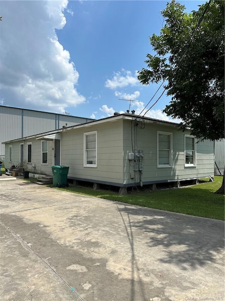 221 Vincent Ln, Sulphur, LA 70663