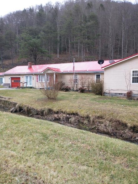 4044 Anawalt Ridge Rd, Anawalt, WV 24808