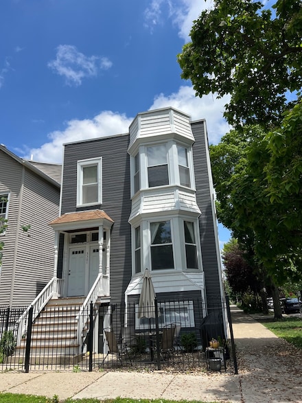 3301 N Oakley Ave Unit 2, Chicago, IL 60618