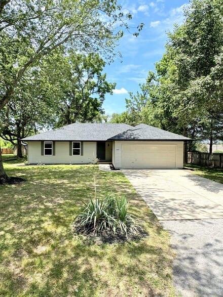 3021 S Kissimee Ave, Springfield, MO 65804
