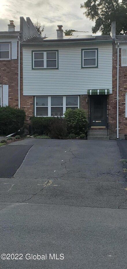 7 Little Ln, Albany, NY 12202