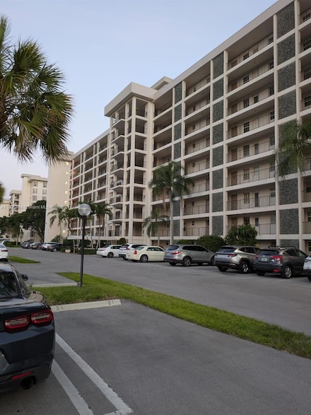3100 N Palm Aire Dr Unit 104, Pompano Beach, FL 33069