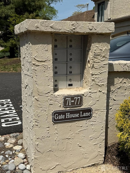 75 Gate House Ln, Edison, NJ 08820