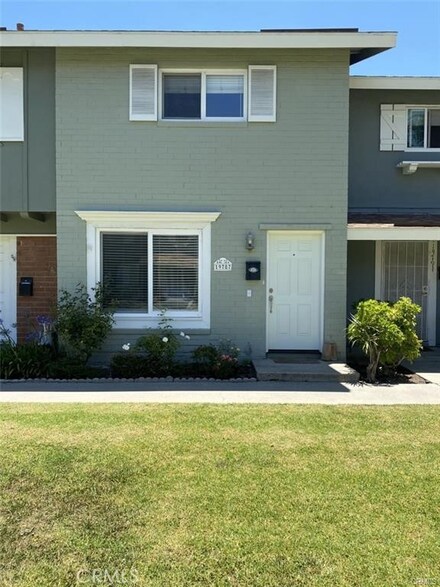 19787 Kingswood Ln, Huntington Beach, CA 92646