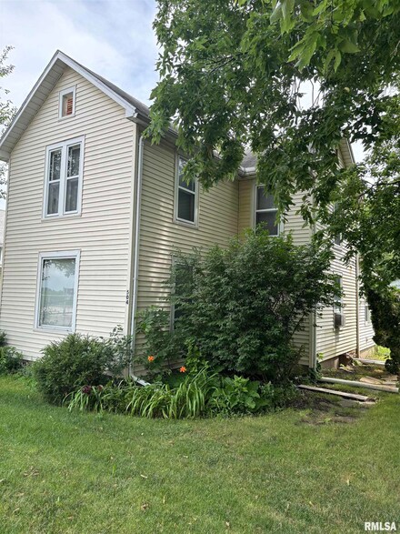 504 N 4th St, Dunlap, IL 61525