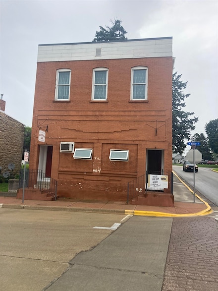 303 W Water St, Shullsburg, WI 53586