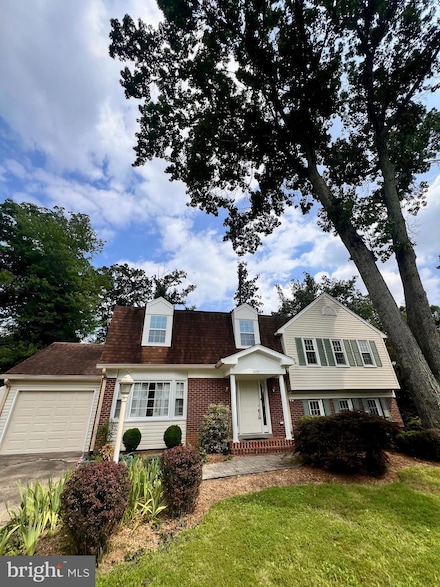 2215 Loch Lomond Dr, Vienna, VA 22181