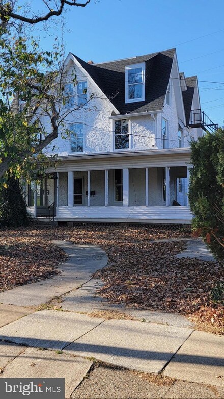 9 W Hinckley Ave, Ridley Park, PA 19078