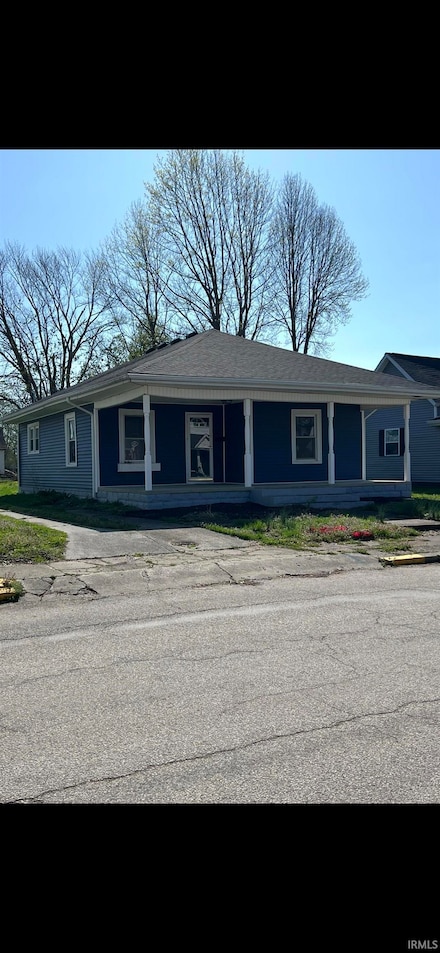 805 S Main St, Bicknell, IN 47512
