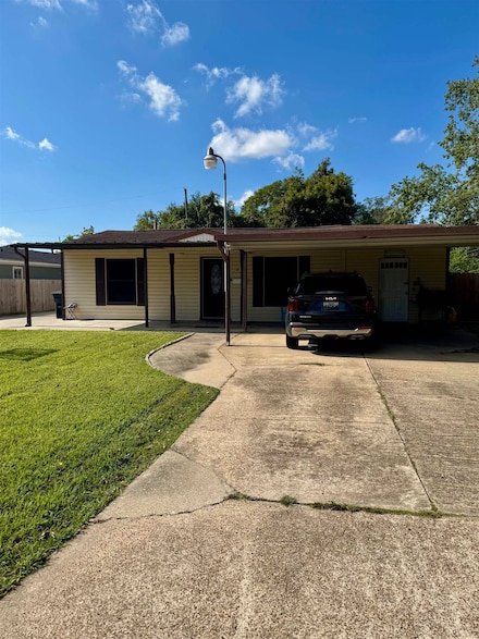 2306 5th St, Port Neches, TX 77651