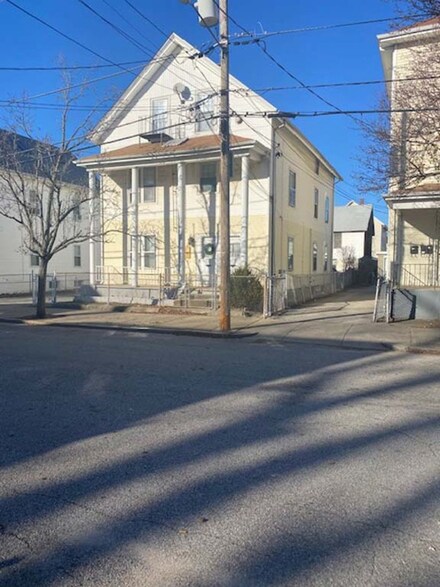 29 Heaton St, Pawtucket, RI 02860