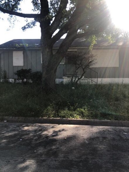 7301 S Benton Ave, Kansas City, MO 64132