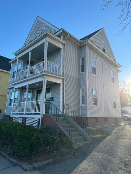 843 Elmwood Ave, Providence, RI 02907