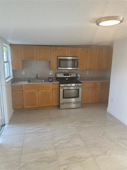 2250 NW 103rd St Unit C, Miami, FL 33147