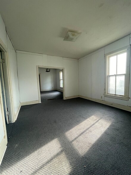 814 W 5th St, Fremont, NE 68025