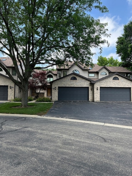 2143 N Juniper Ln Unit 2143, Arlington Heights, IL 60004