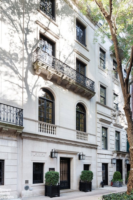 11 E 74th St, New York, NY 10021