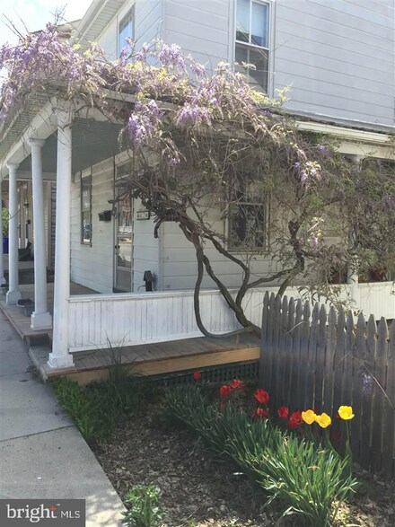 42 S Main St, Manchester, PA 17345