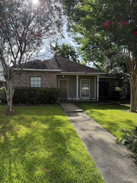 571 Fawn Lake Dr, Baton Rouge, LA 70816