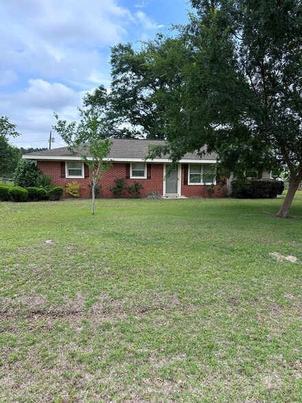 4107 W Cook Rd, Dothan, AL 36301