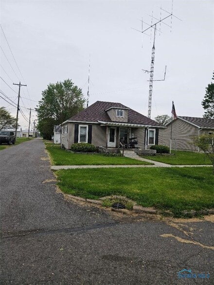 123 N Lind St, Deshler, OH 43516