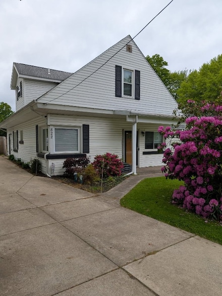 822 Nagle Rd, Erie, PA 16511