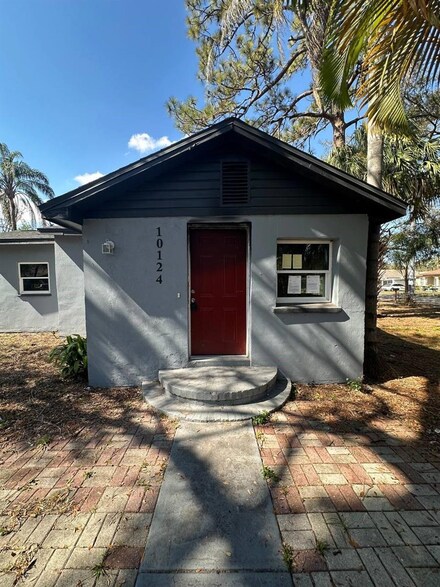 10124 N Hyacinth Ave, Tampa, FL 33612