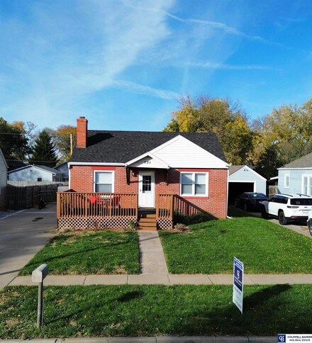 731 E 5th St, Hastings, NE 68901