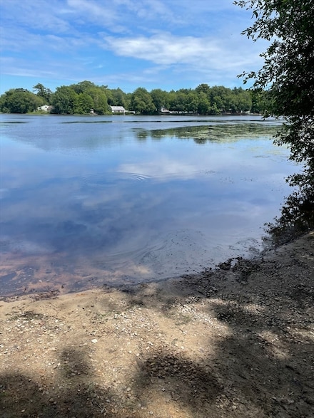 55 Lakeside Ave, Dartmouth, MA 02747