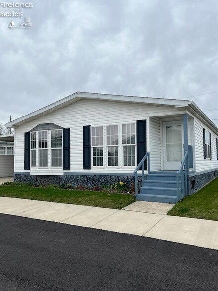 60 North St, Tiffin, OH 44883